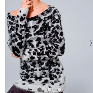 White House Black Market Feathered Snow Leopard Jacquard Tunic Sweater X Small
